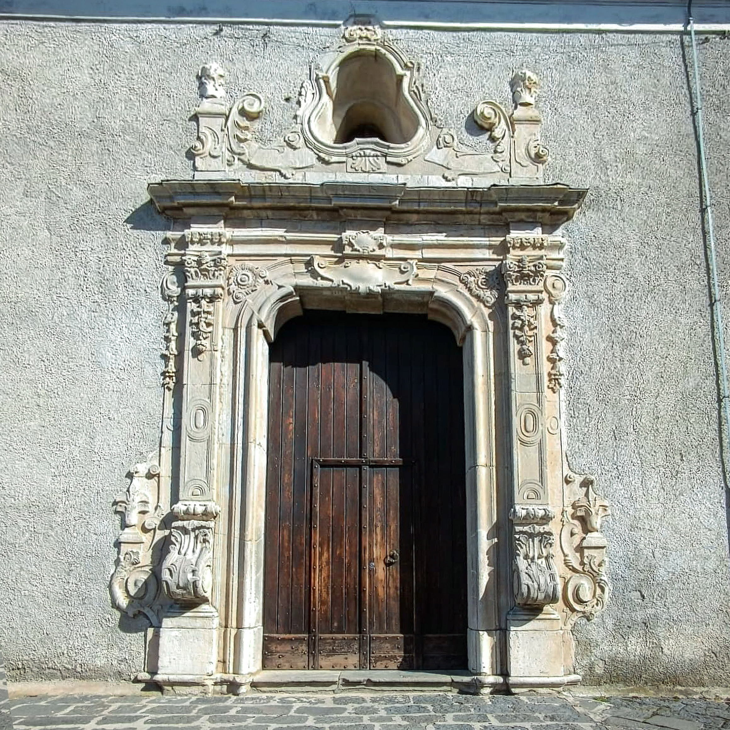 Portale della Chiesa Madre Laterale